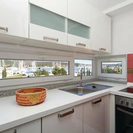 Apartment Gorgeous In With House Sea View Bibinje